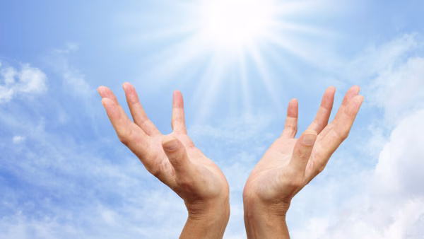 Zon in de handen